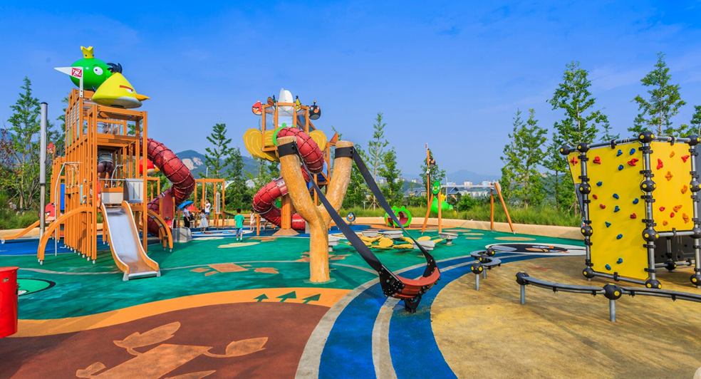 Backyard sport court with play areas