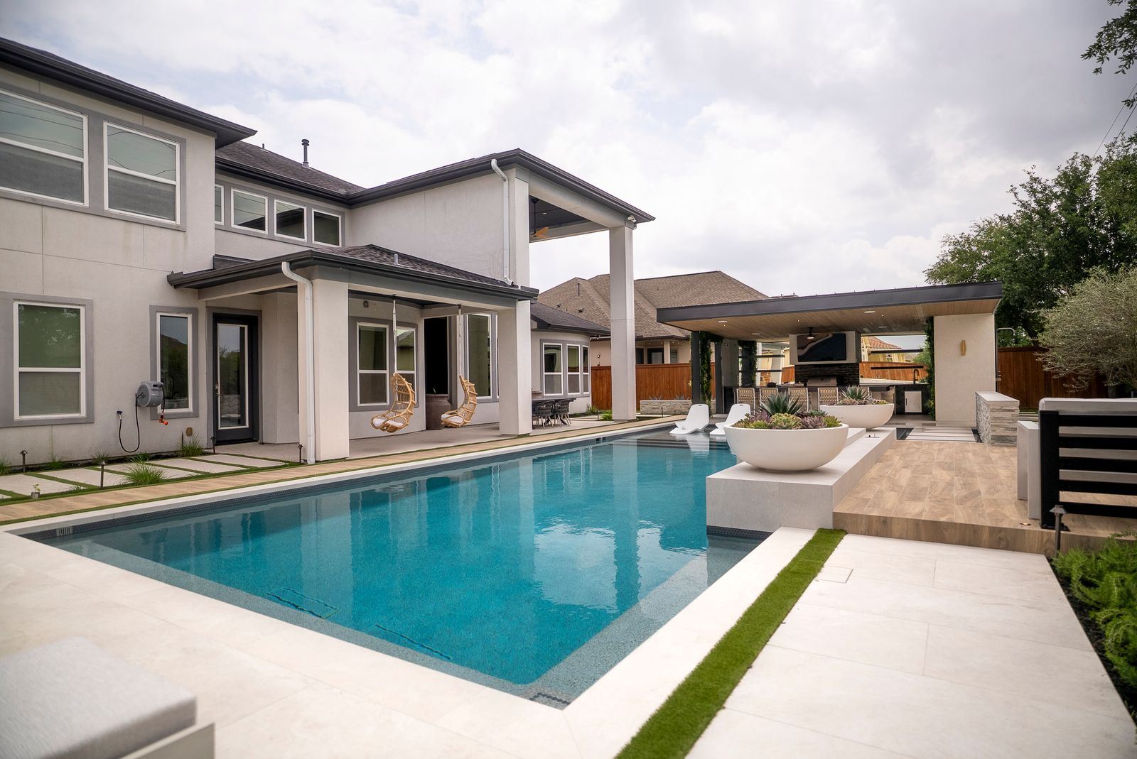 Custom swimming pool built by Heavenly Outdoor in Houston