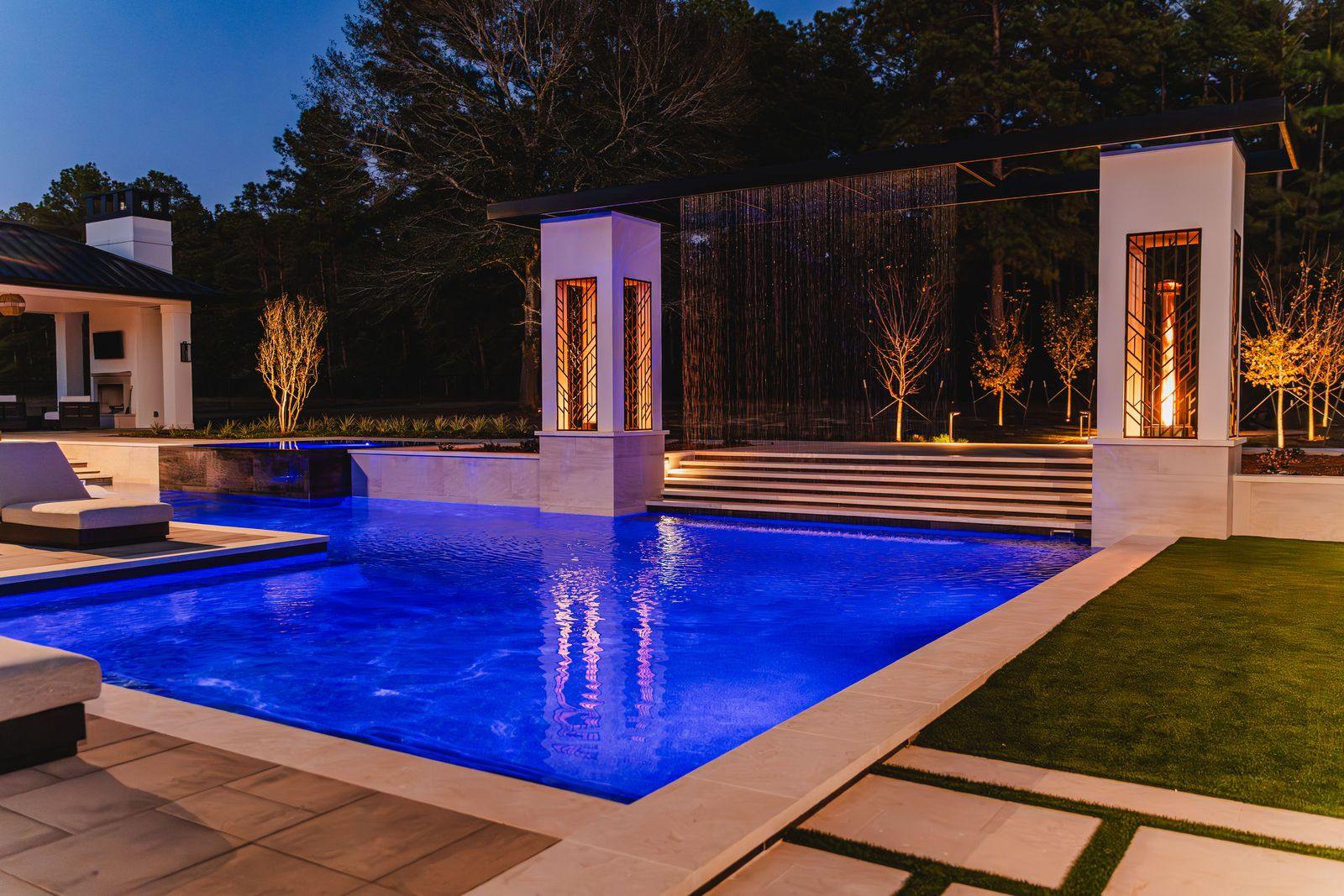 High-end residential pool built by Heavenly Outdoor