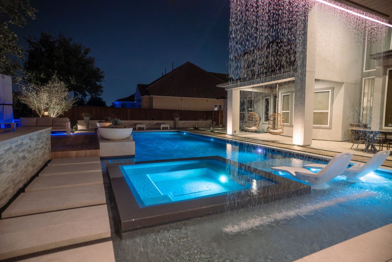 Custom pool water features by Heavenly Outdoor